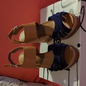 DV dolce Vita navy/honey suede wedges size 8